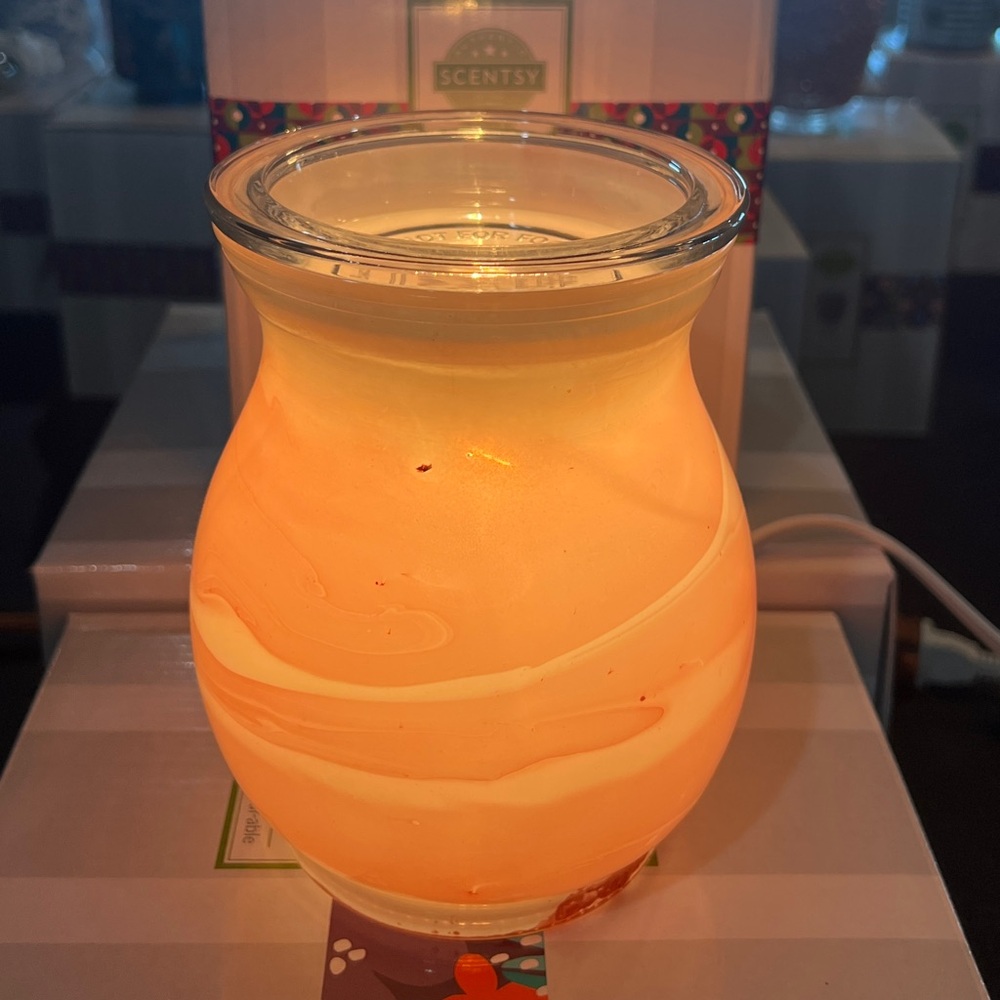 Scentsy Crimson Wax Warmer